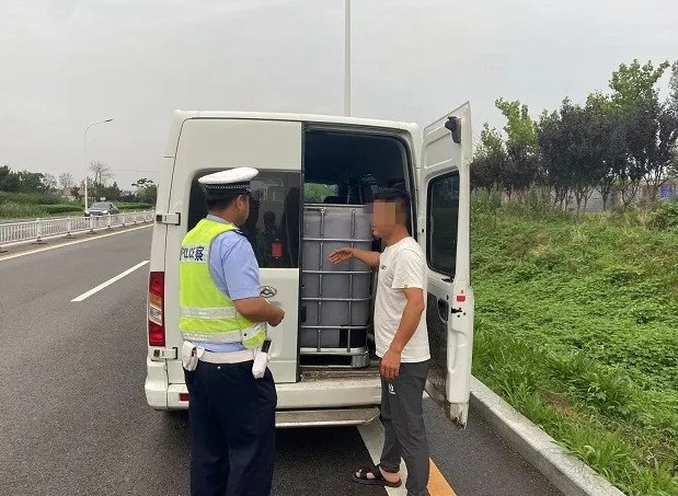 7月份全市范圍內(nèi)面包車(chē)集中整治！