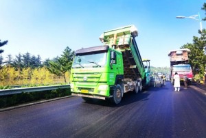 S201威東線（機(jī)場(chǎng)路）路段，預(yù)計(jì)10月20日路面主體完工